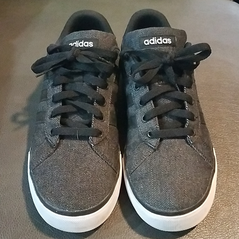 Adidas Men's size 9 shoes